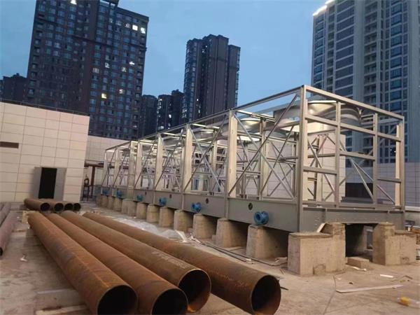 冷水機廠家怎么選擇？噪音低的冷水機價格貴么？(山東螺桿冷水機廠家)